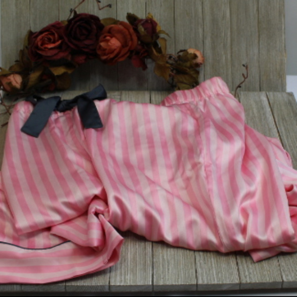 Victoria's Secret.. Afterhours pajama silk feel - Picture 3 of 3